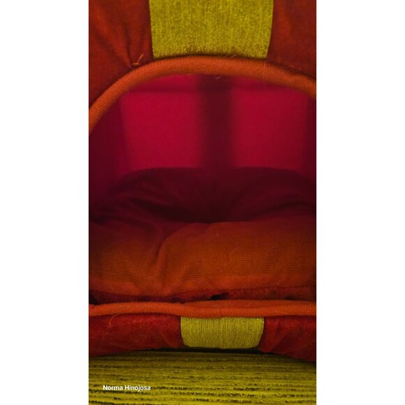 Red & Gold Gift Box-Themed Christmas Pet Bed With Bow - Picture 3 of 5